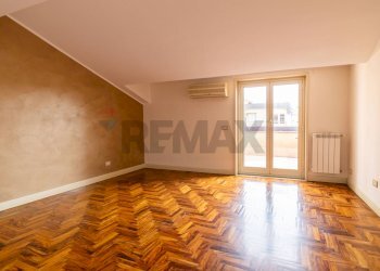 Stanza vuota - Attic Via Galileo Galilei
 
20, Paterno - photo 12