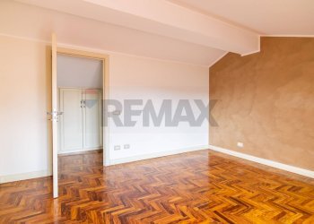 Stanza vuota - Attic Via Galileo Galilei
 
20, Paterno - photo 16