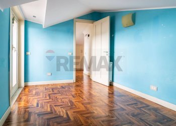 Stanza vuota - Attic Via Galileo Galilei
 
20, Paterno - photo 18