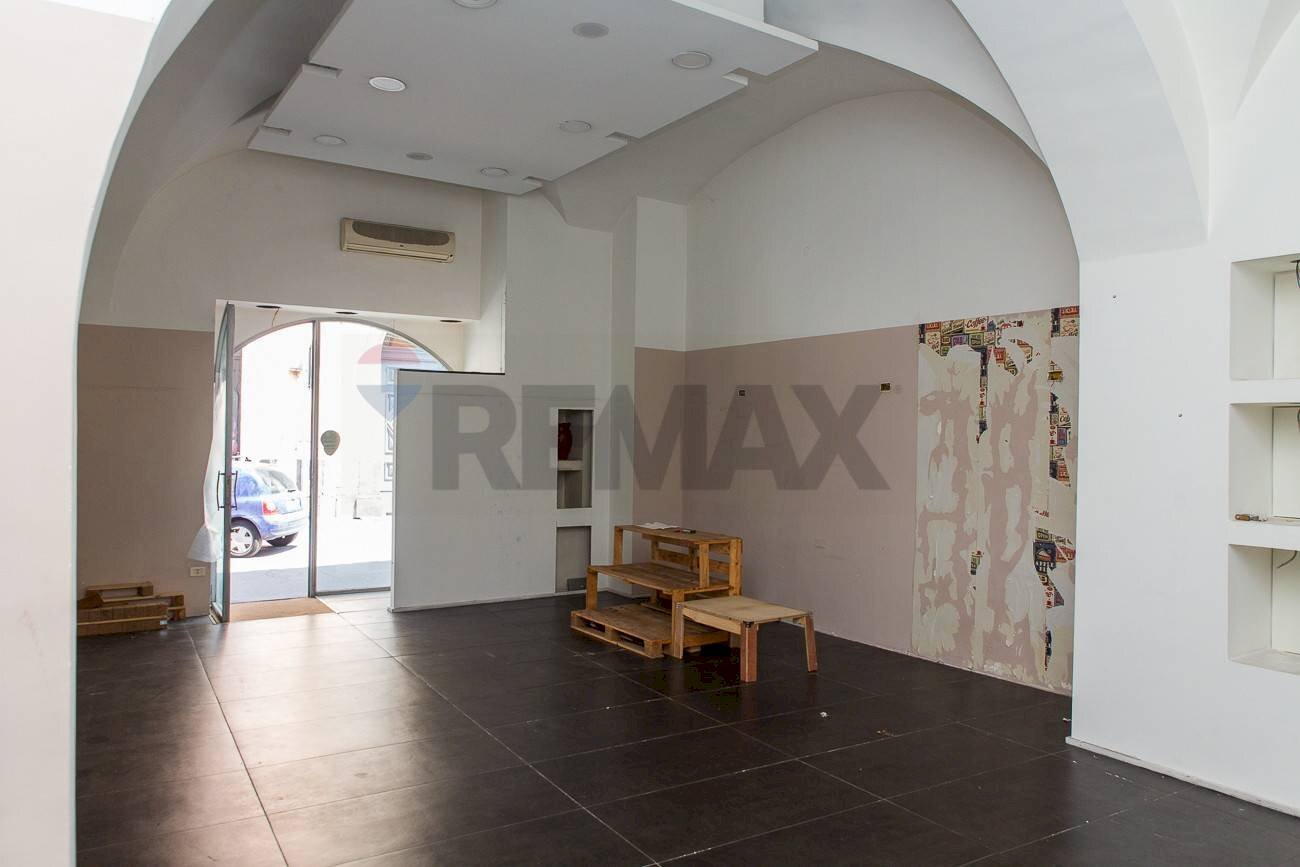 Stanza vuota - Shop Via Vittorio Emanuele III
 
236, Paterno - photo 1