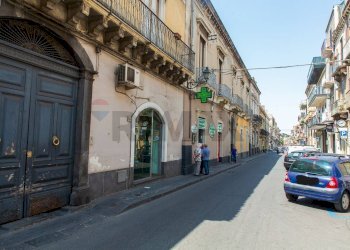 Edificio all\'aperto - Negozio Via Vittorio Emanuele III
 
236, Paterno - foto 14