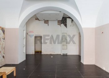 Stanza vuota - Negozio Via Vittorio Emanuele III
 
236, Paterno - foto 4