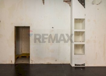 Stanza vuota - Negozio Via Vittorio Emanuele III
 
236, Paterno - foto 7