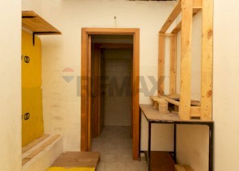 Hall / corridoio - Negozio Via Vittorio Emanuele III
 
236, Paterno - foto 8