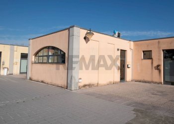 Edificio all\'aperto - Ufficio via delle Betulle
 
1, Montemarciano - foto 3