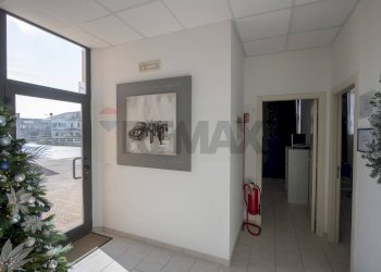 Hall / corridoio - Ufficio via delle Betulle
 
1, Montemarciano - foto 5