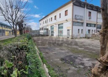 Edificio all\'aperto - Capannone Via Ciambellana
 
28, Vinci - foto 1