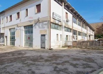 Edificio all\'aperto - Capannone Via Ciambellana
 
28, Vinci - foto 3