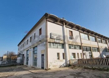 Edificio all\'aperto - Capannone Via Ciambellana
 
28, Vinci - foto 5