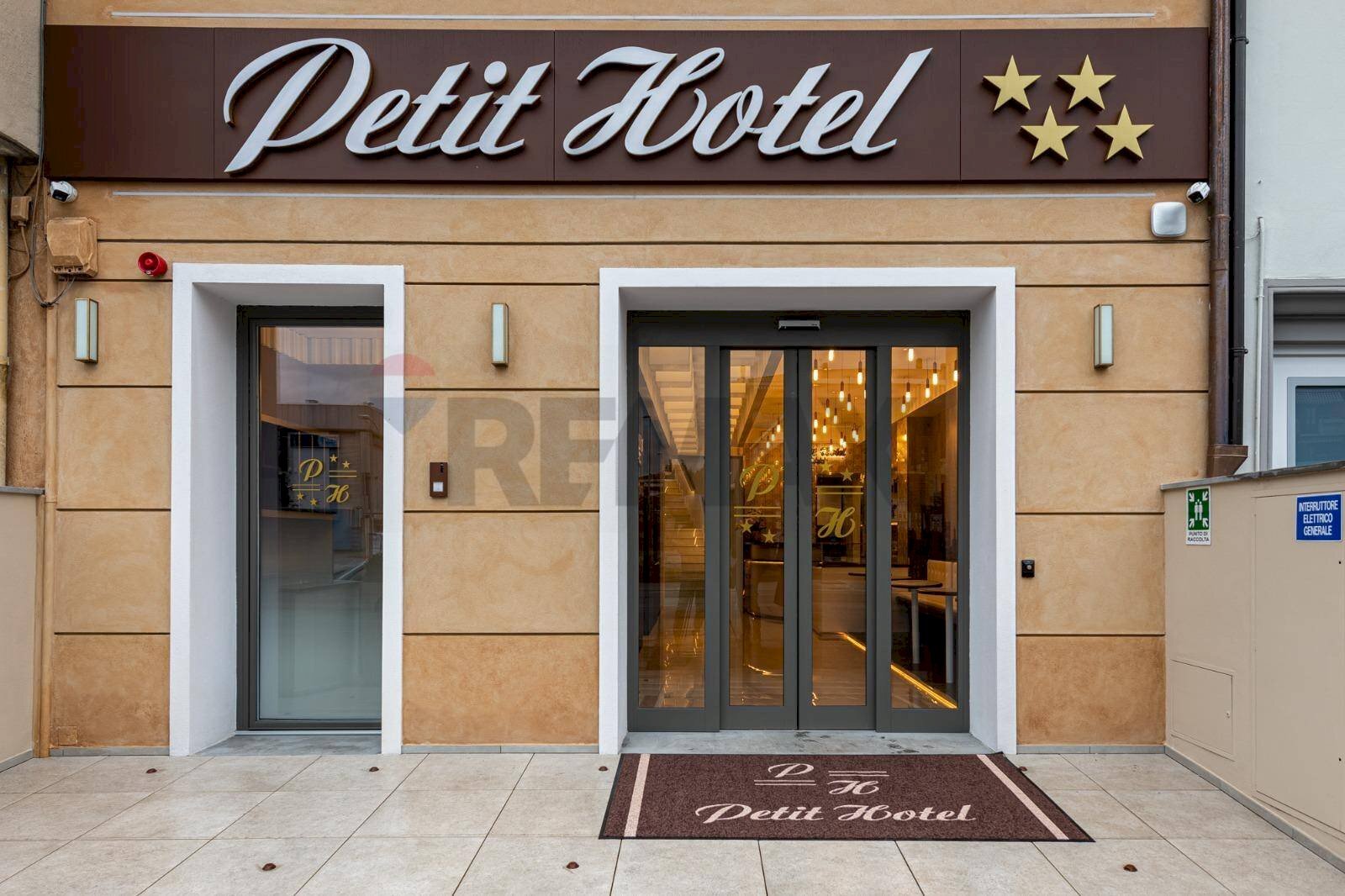 Edificio all\'aperto - Hotel Prato - foto 1