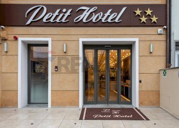 Edificio all\'aperto - Hotel Prato - foto 1