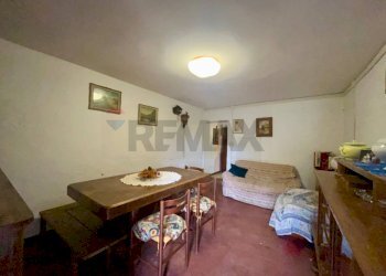 SOGGIORNO CON DOPPIA USCITA - Casa semi indipendente Localita' Valdibura, 2 51020 Sambuca Pistoiese PT
 
10, Sambuca Pistoiese - foto 8