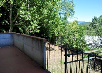 Terrazzo posteriore - Casa semi indipendente Localita' Valdibura, 2 51020 Sambuca Pistoiese PT
 
10, Sambuca Pistoiese - foto 11