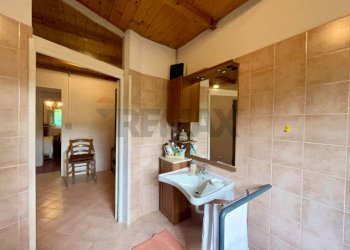 BAGNO PRINCIPALE - Casa semi indipendente Localita' Valdibura, 2 51020 Sambuca Pistoiese PT
 
10, Sambuca Pistoiese - foto 19