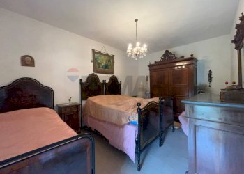 2° CAMERA MATRIMONIALE CON BALCONE - Casa semi indipendente Localita' Valdibura, 2 51020 Sambuca Pistoiese PT
 
10, Sambuca Pistoiese - foto 30