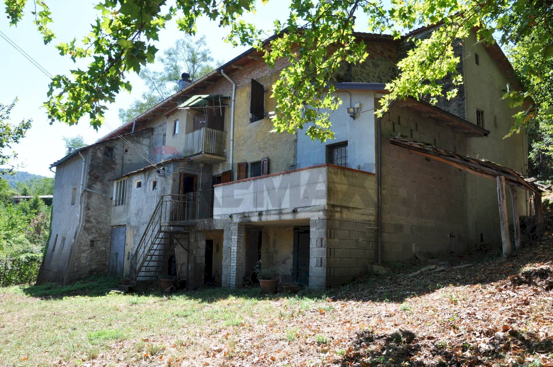 Facciata posteriore - Casa semi indipendente Localita' Valdibura, 2 51020 Sambuca Pistoiese PT, Sambuca Pistoiese - foto 2