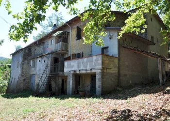 Facciata posteriore - Casa semi indipendente Localita' Valdibura, 2 51020 Sambuca Pistoiese PT, Sambuca Pistoiese - foto 2