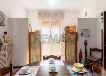 Sala da pranzo - Quadrilocale VIA FRA BARTOLOMEO
 
147, Prato - foto 8