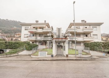 Edificio all\'aperto - Bilocale VIA AGNOLO FIRENZUOLA
 
48, Cantagallo - foto 1