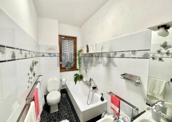 Bagno con vasca - Appartamento via armando cecchini
 
33, Dicomano - foto 23