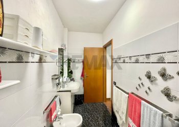 Bagno con vasca - Appartamento via armando cecchini
 
33, Dicomano - foto 24