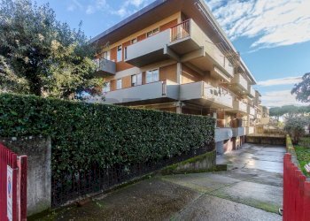 Ingresso garage - Quadrilocale Via Petrarca
 
20, Sesto Fiorentino - foto 30