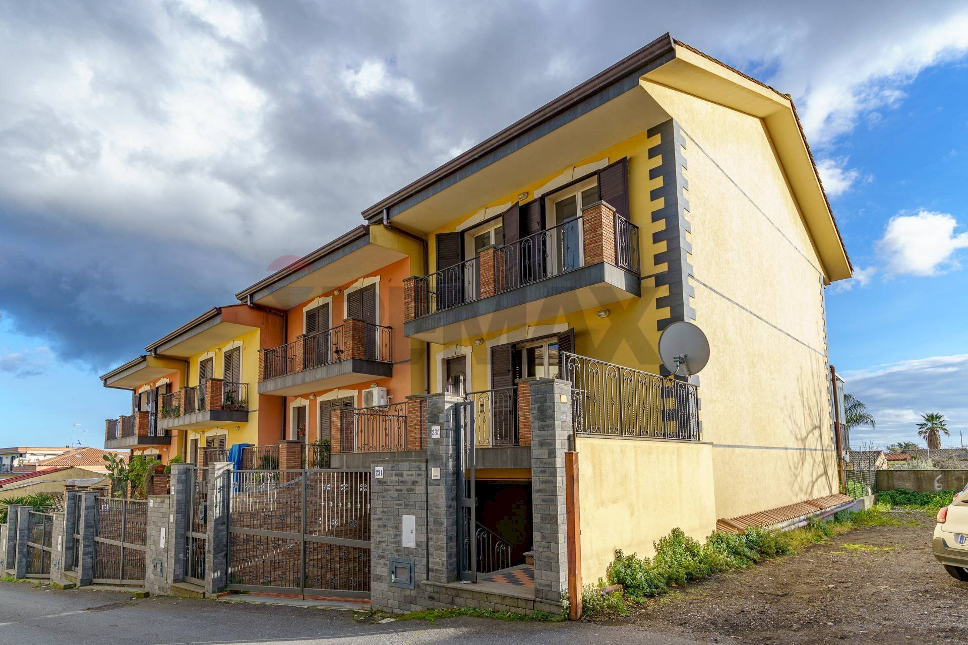 Edificio all\'aperto - Villa a Schiera via torretta
 
231, Acireale - foto 1