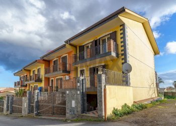 Edificio all\'aperto - Villa a Schiera via torretta
 
231, Acireale - foto 1