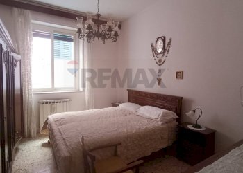 Camera / camera da letto - Quadrilocale via bagnoli croci
 
1, Taormina - foto 32