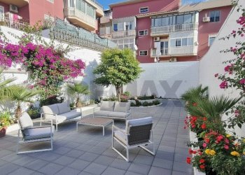 Cortile modificato con IA - Casa indipendente Via Palermo
 
604, Catania - foto 4