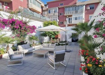 Cortile modificato con IA - Casa indipendente Via Palermo
 
604, Catania - foto 5