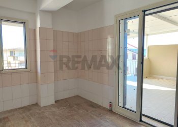 Stanza vuota - Quadrilocale Via Giovanni Verga
 
7, Furci Siculo - foto 7