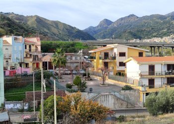 Vista delle montagne - Quadrilocale Via Giovanni Verga
 
7, Furci Siculo - foto 13