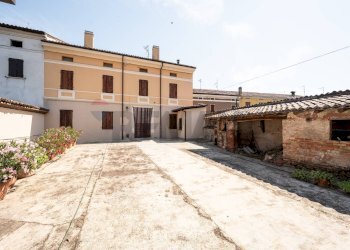 Edificio all\'aperto - Casa semi indipendente Commessaggio - foto 2