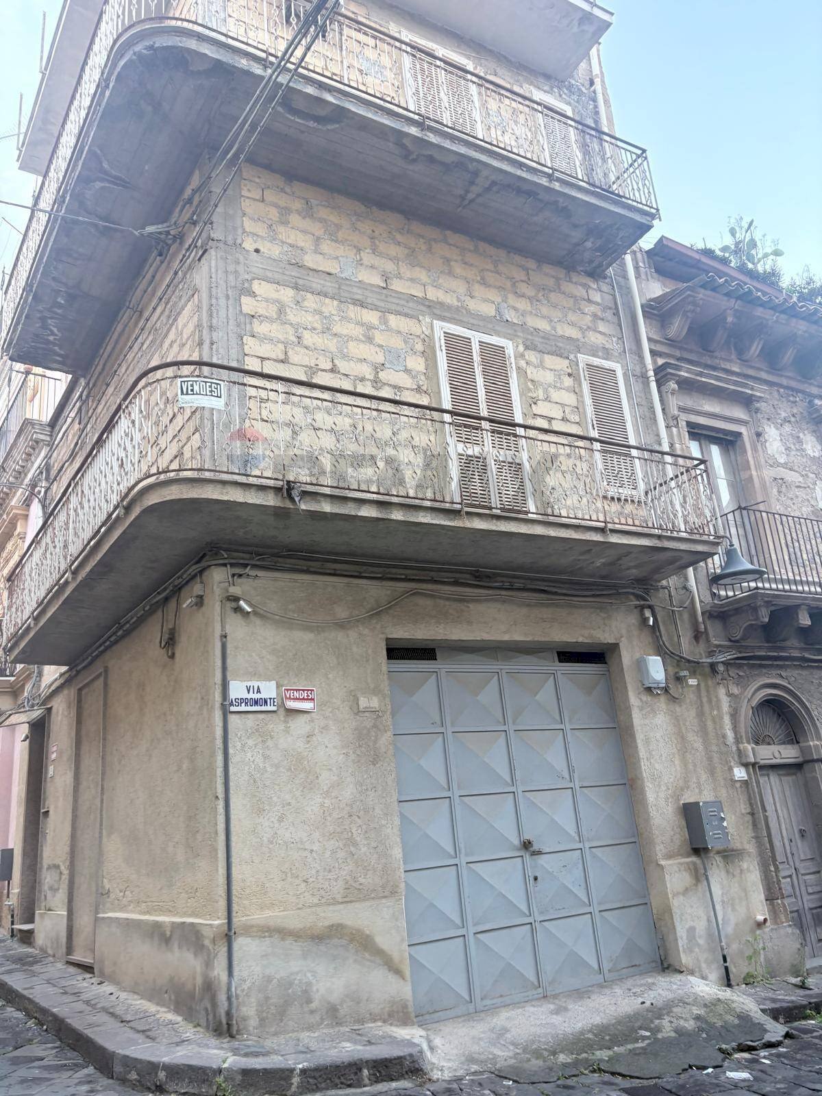 Edificio all\'aperto - Casa indipendente VIA UMBERTO PRIMO
 
27, Francofonte - foto 1