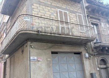 Edificio all\'aperto - Independent house VIA UMBERTO PRIMO
 
27, Francofonte - photo 1