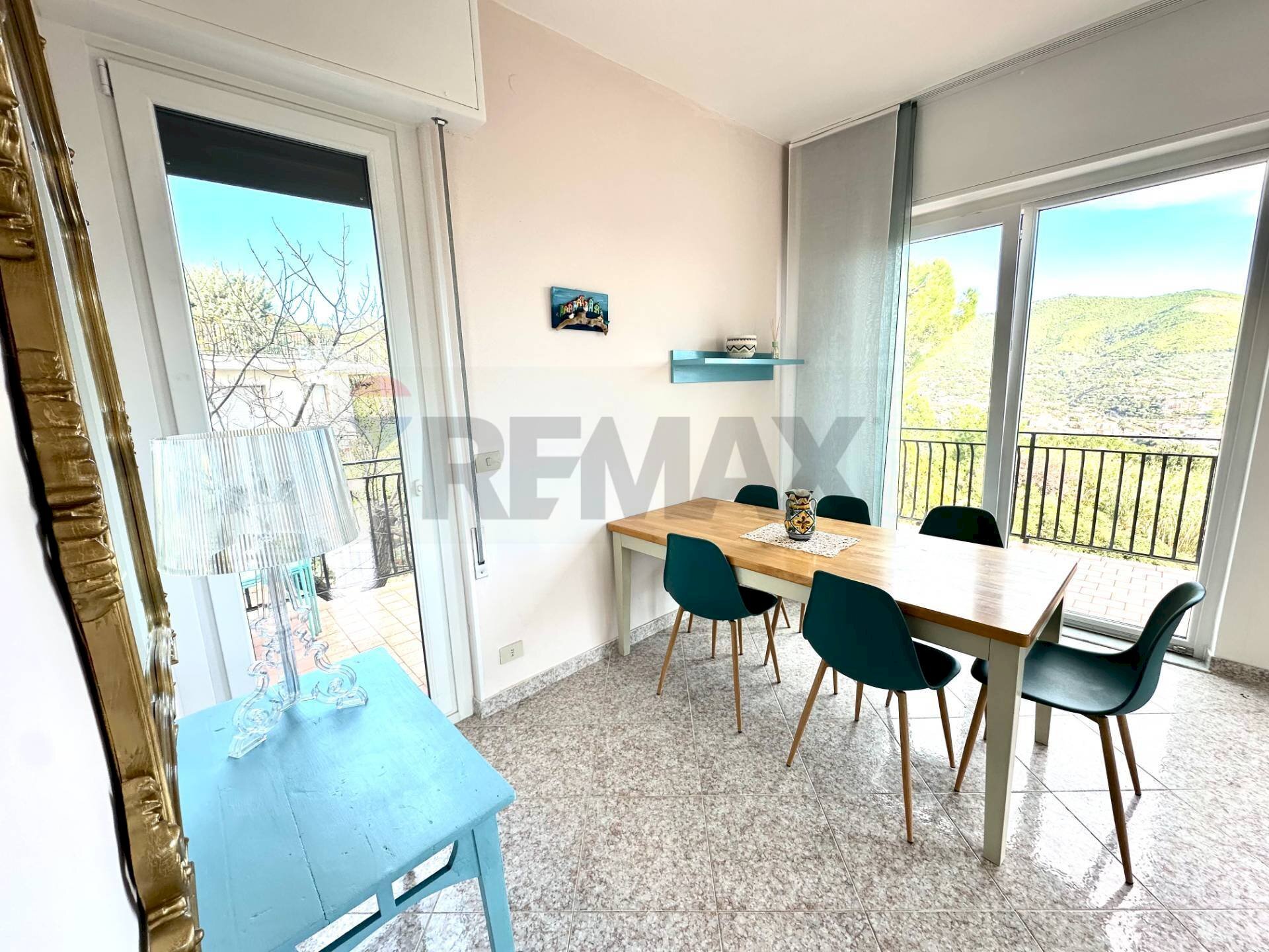 Sala da pranzo - Casa indipendente Località Torbora
 
105, Noli - foto 3