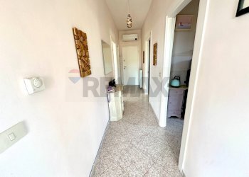 Hall / corridoio - Trilocale Località Torbora
 
105, Noli - foto 11