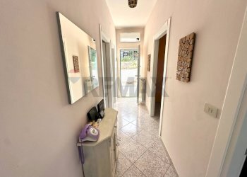 Hall / corridoio - Trilocale Località Torbora
 
105, Noli - foto 17