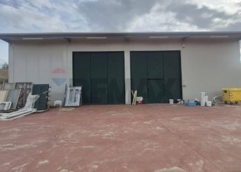 Terrazza - Locale Commerciale Contrada Cunetta, Castilenti - foto 1