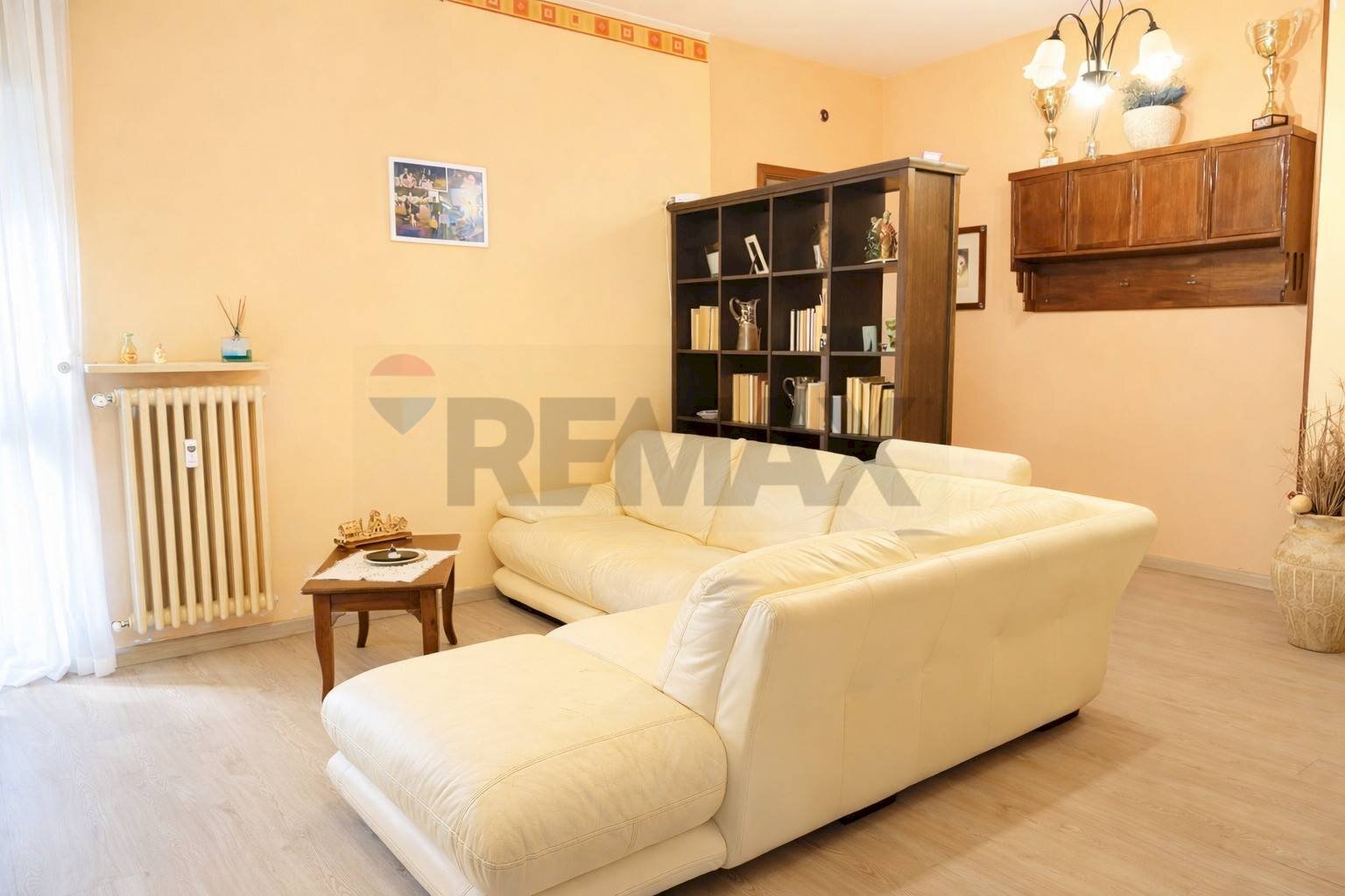 Soggiorno - Four-room apartment Via Galileo Galilei
66, Novara - photo 3