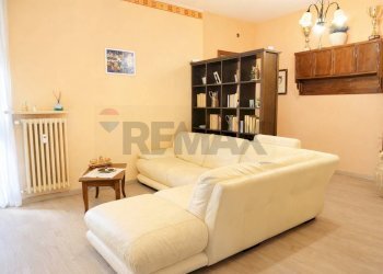 Soggiorno - Quadrilocale Via Galileo Galilei
 
66, Novara - foto 3