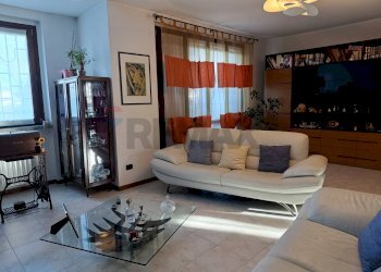 Soggiorno - Trilocale via dei fiori
 
6, Cerro al Lambro - foto 1