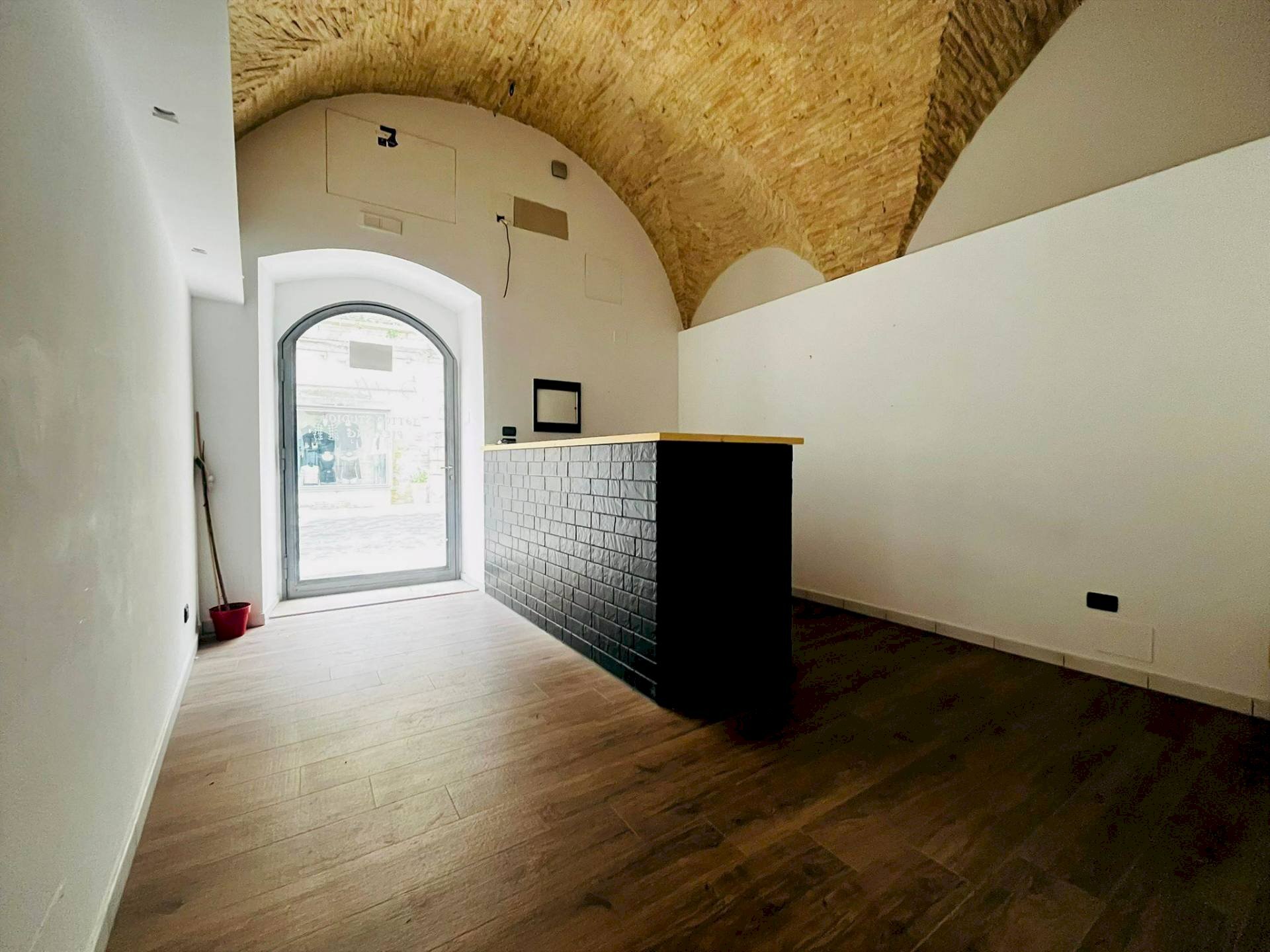 Foto 3 - Locale Commerciale VIA FEDERICO II
 
39, Lucera - foto 3