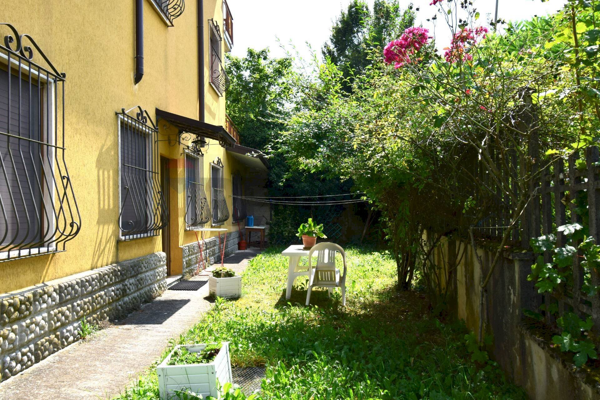 Giardino - Three-room apartment Strada Carbogna
 
36, Palanzano - photo 2