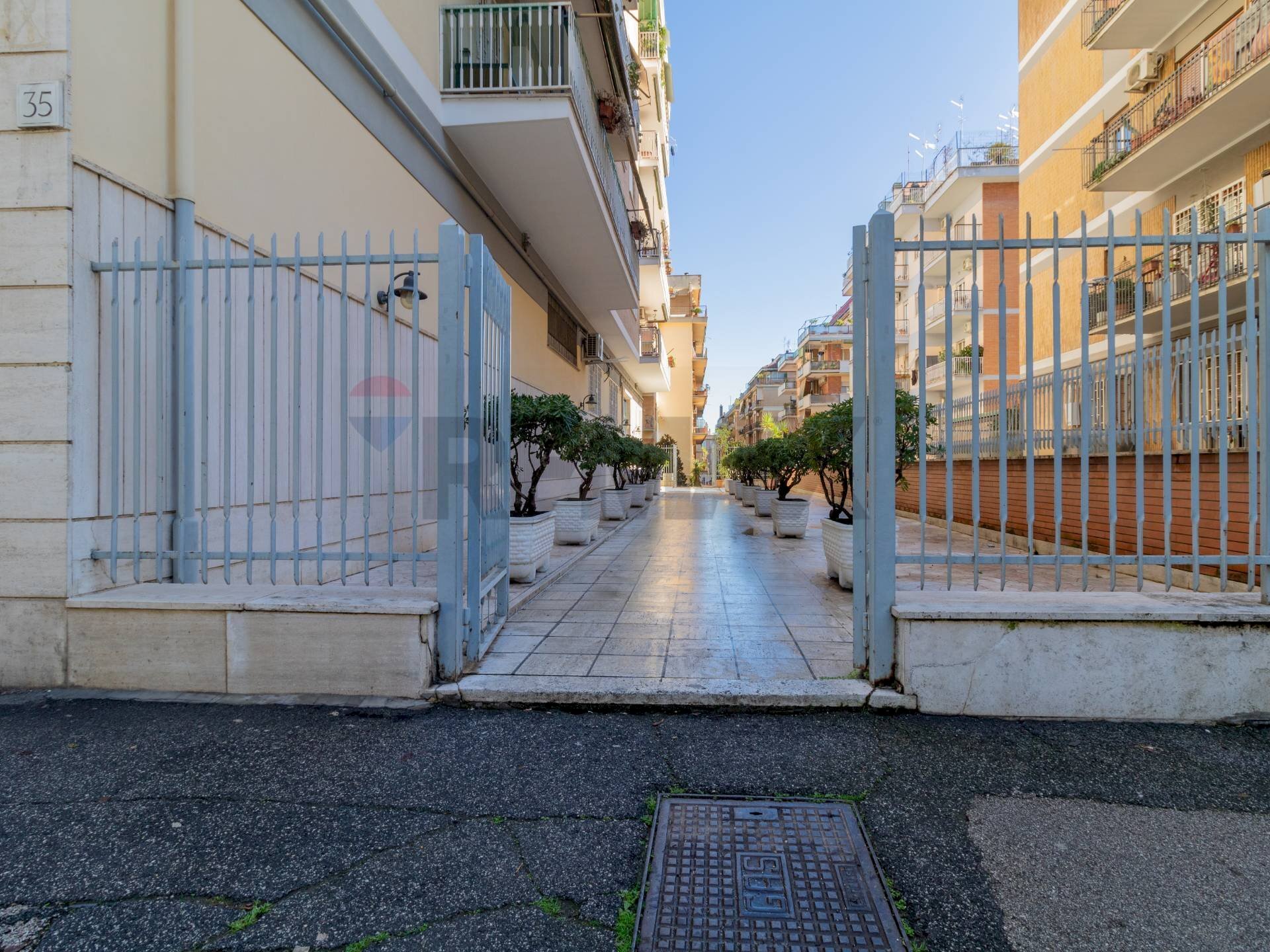 Edificio all\'aperto - Trilocale Via Bellegra
 
35, Roma - foto 2