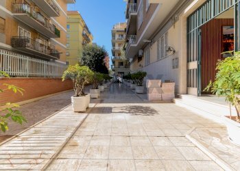 Edificio all\'aperto - Trilocale Via Bellegra
 
35, Roma - foto 4