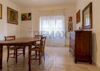 Sala da pranzo - Trilocale Via Bellegra
 
35, Roma - foto 13