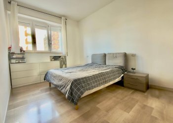 Camera matrimoniale - Two-room apartment Via Vincenzo Bellini
23, Sesto San Giovanni - photo 8