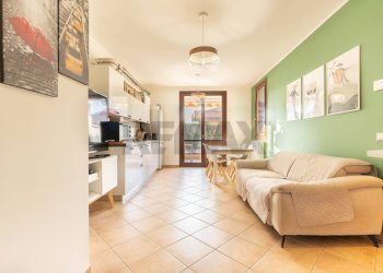 Sala da pranzo - Two-room apartment VIA MONTALE
 
11, Roncello - photo 1